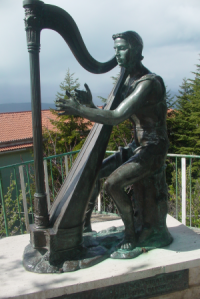 monumento_arpista